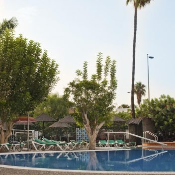 16-HOTEL